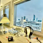 شقة Sawa 2xmetro Wifi 500 Mbs 50'tv Netflix Hbo Appletv+ وارسو
