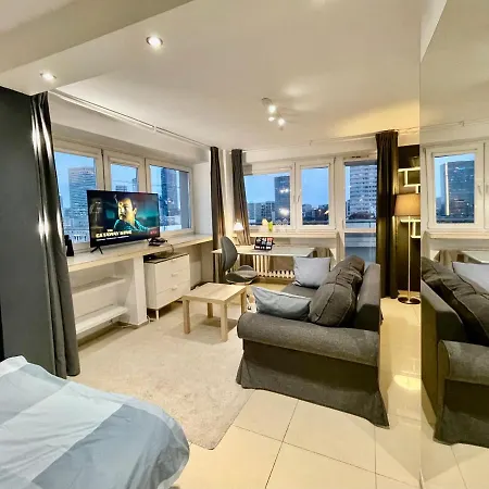 Sawa 2xmetro Wifi 500 Mbs 50'tv Netflix Hbo Appletv+ Apartment Warsaw